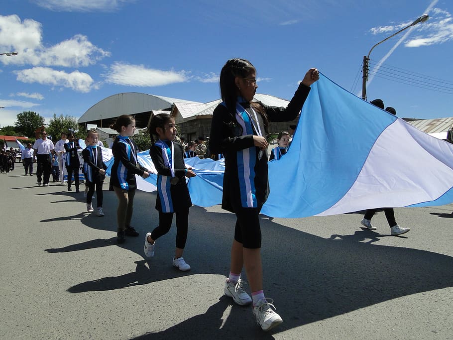 parade, argentina, flag, real people, sunlight, shadow, group of people HD wallpaper