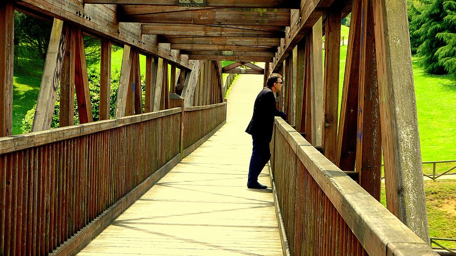 park, look, man, bridge - Man Made Structure, people, outdoors HD wallpaper