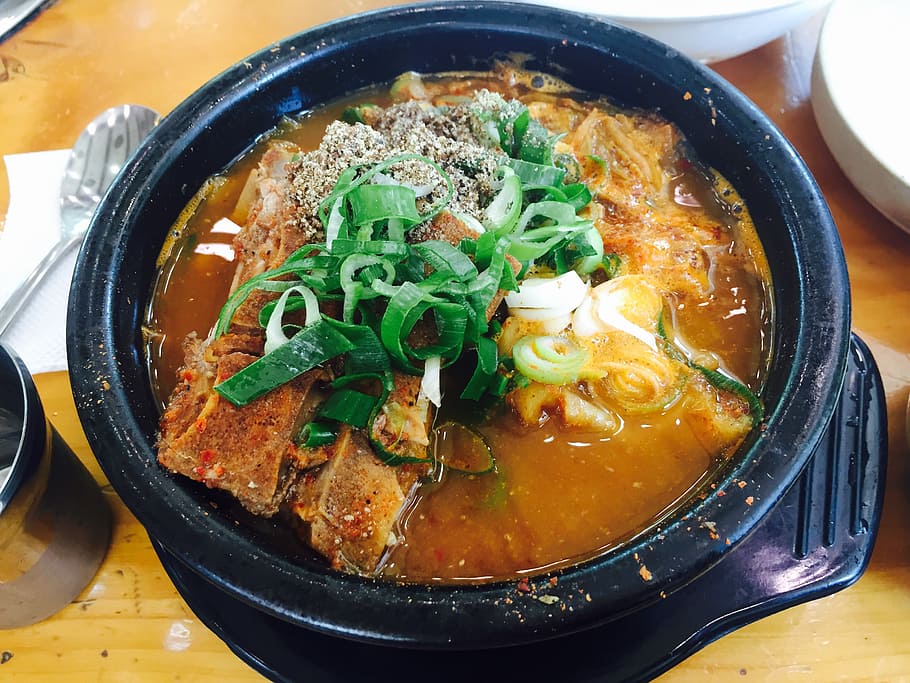 stir noddles with meat bowl, food, bone haejangguk, gamjatang, HD wallpaper