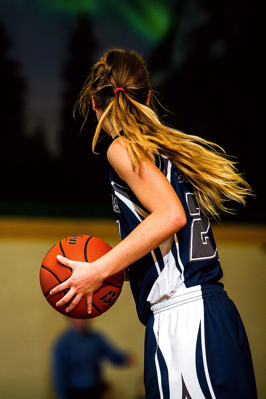 woman holding basketball, player, girls basketball, sport, game, HD wallpaper