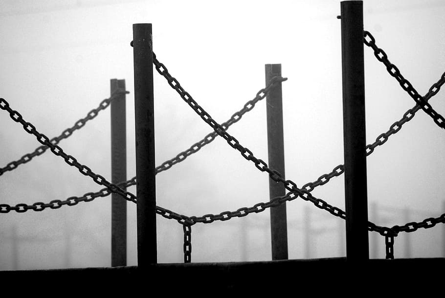 Chains, Fog, Light, barbed wire, security, prison, protection HD wallpaper
