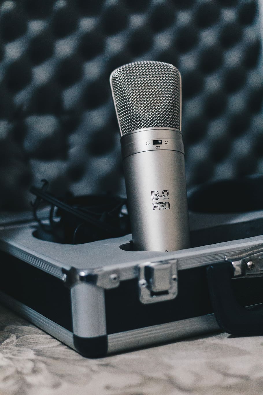 silver condenser microphone, gray B-2 Pro microphone ongray case HD wallpaper