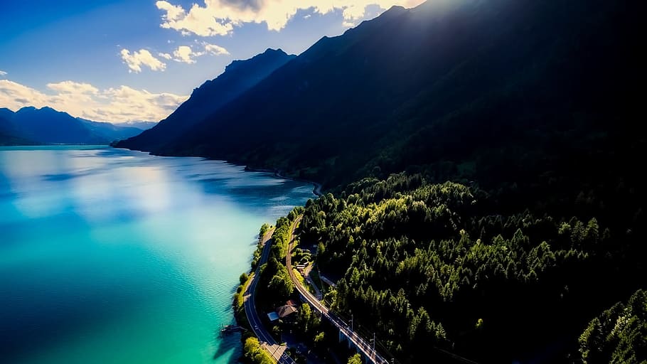 aerial photo of body of water near mountains at daytime, Brienz Lake