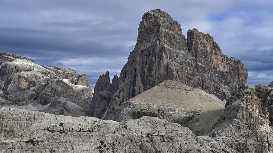 rocky cliff under cloudy sky, gray stone mountain, Dolomites HD wallpaper