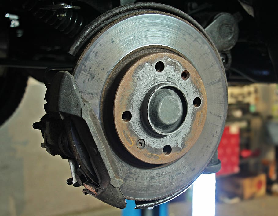 closeup photo of gray vehicle wheel rotot, auto repair, workshop