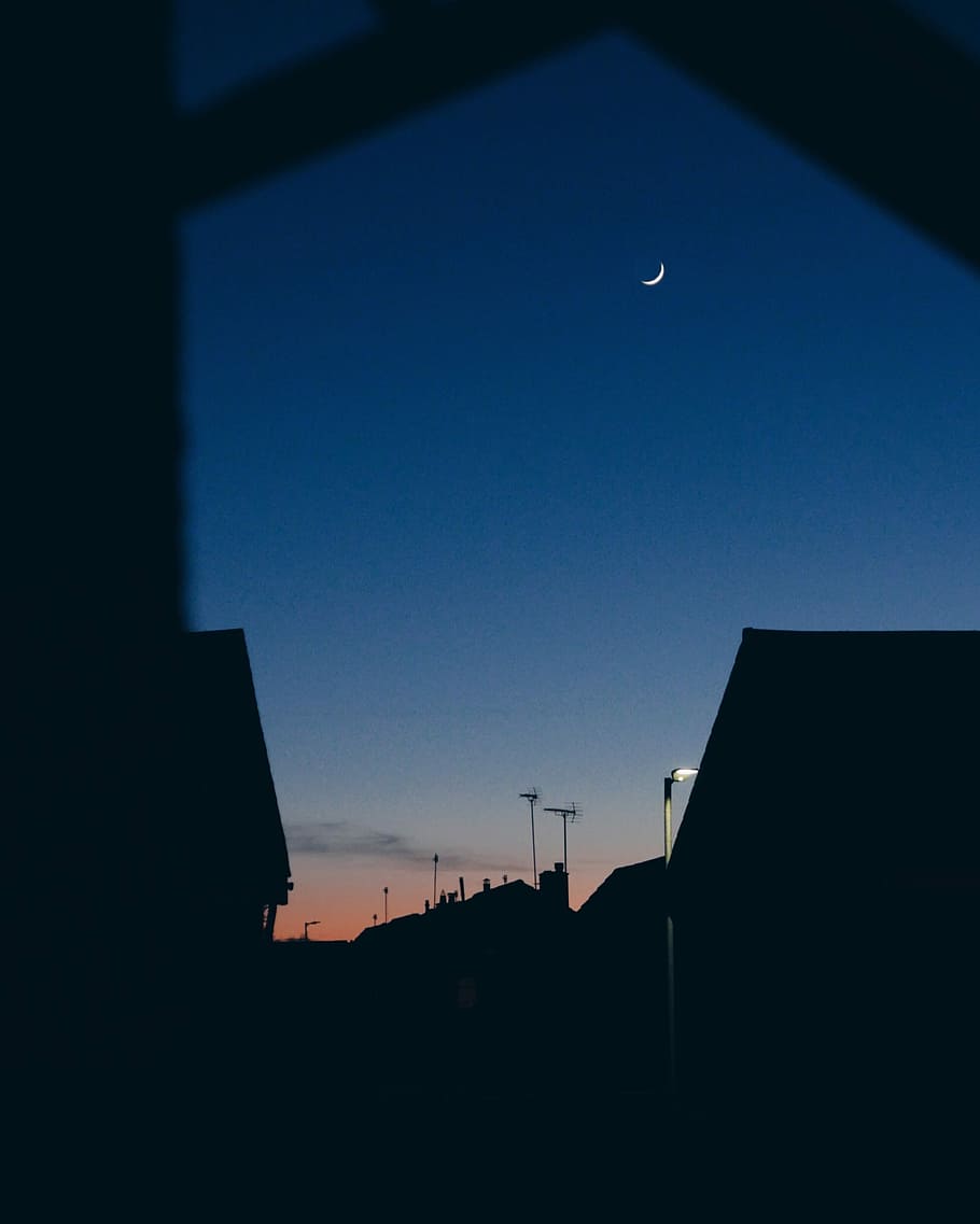 silhouette photography of houses at nighttime, photo of buildings during night HD wallpaper