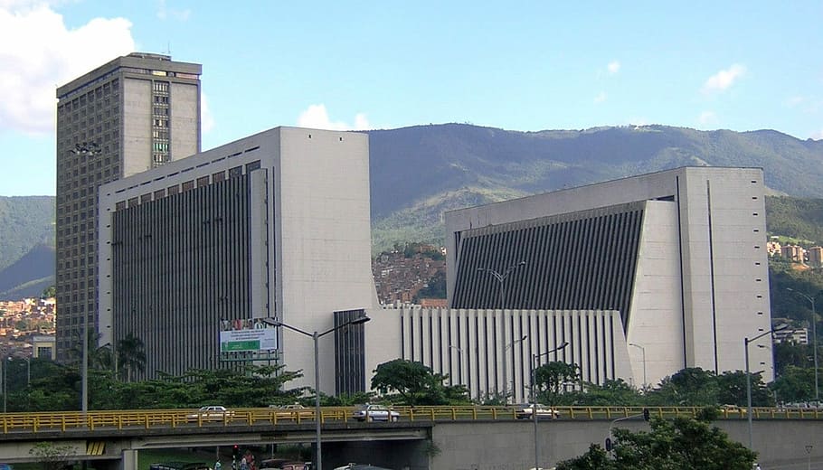 La Alpujarra Administrative Center in Medellin, Colombia, bridge, HD wallpaper