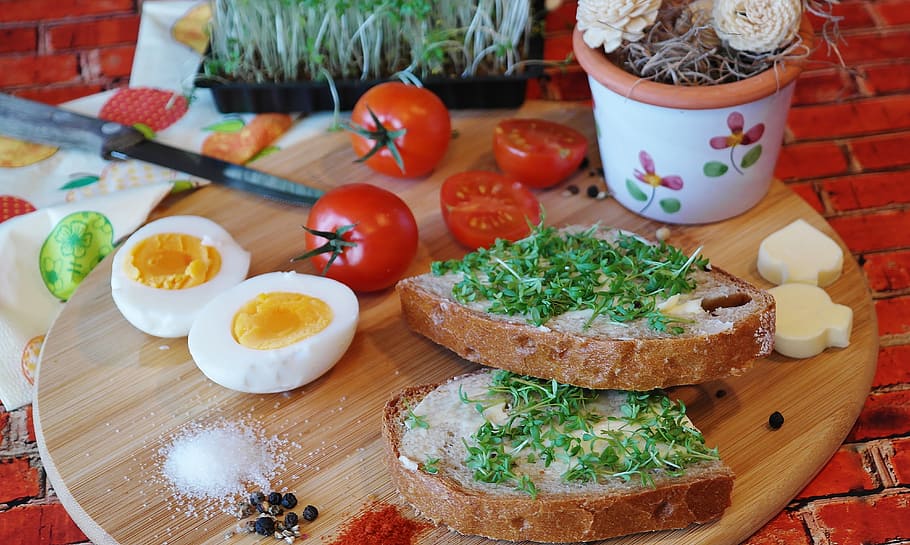cooked eggs, tomatoes, and breads served on brown wooden tray HD wallpaper