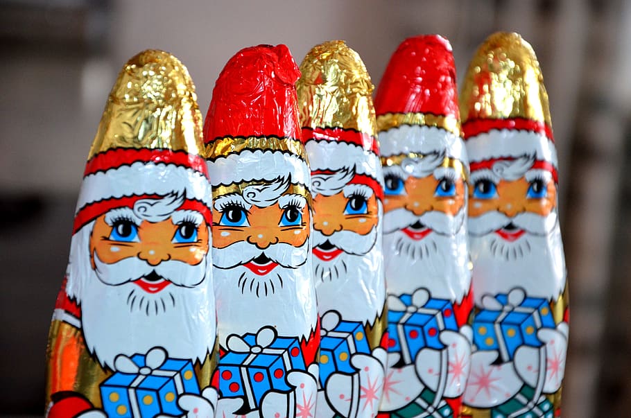 five assorted-color figurines, chocolate santa claus, santa clauses, HD wallpaper