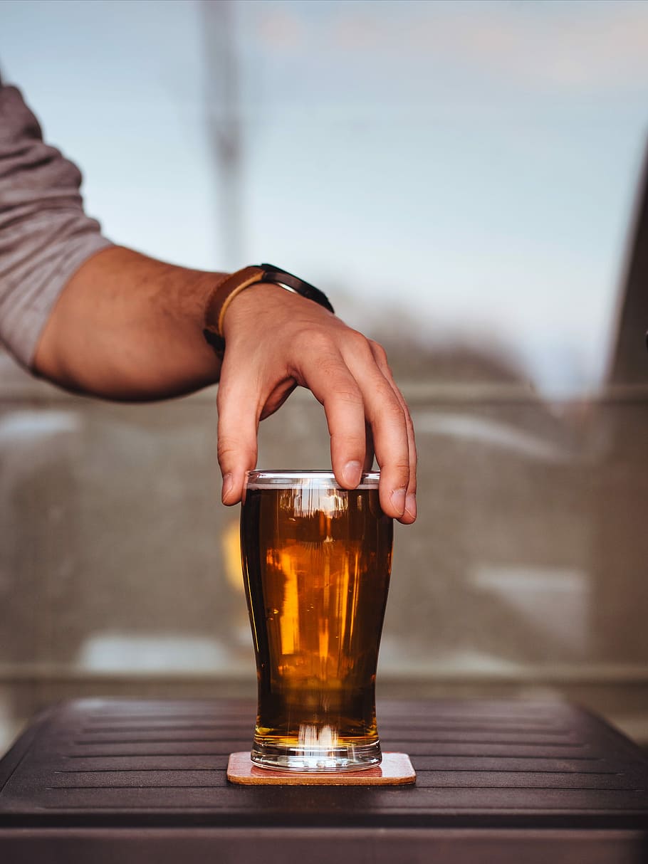 Pint of beer, ale, bar, drink, glass, hand, ipa, pale ale, alcohol, HD wallpaper