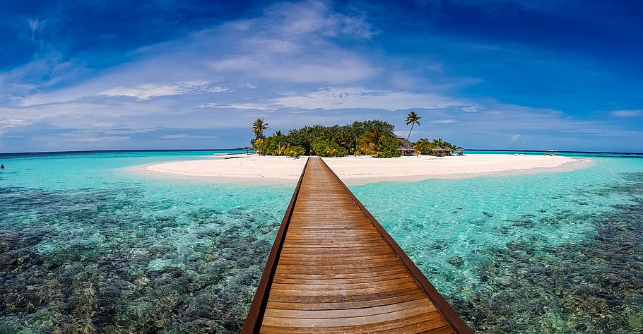 brown dock on body of water under blue sky, panoramic photo of brown wooden dock and island with white sands at daytime HD wallpaper