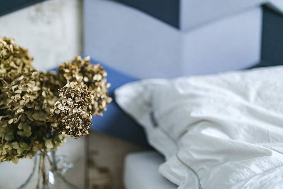 Designer bedroom with an ornamental golden plant in a jar by the bed HD wallpaper