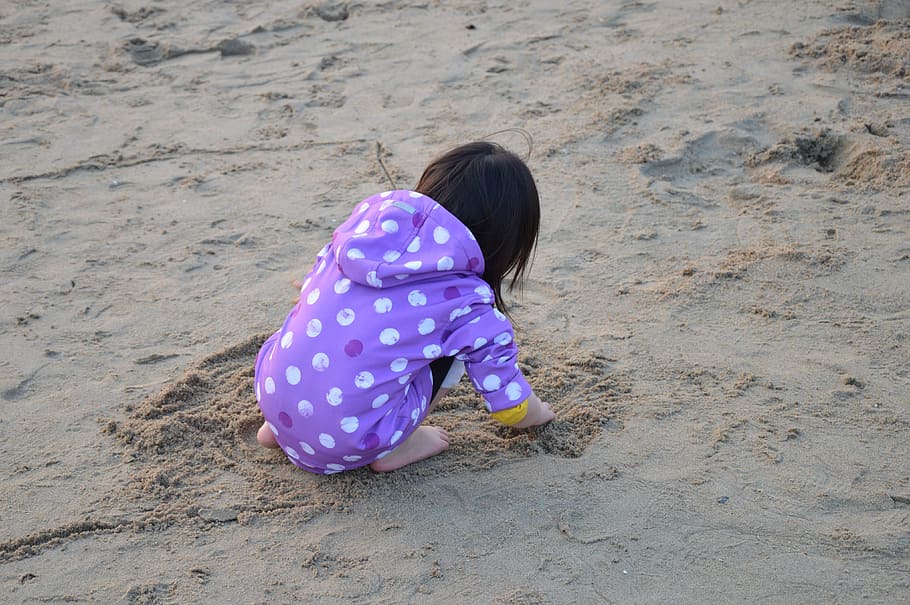Child, Sand, Beach, Girl, playing, kid, childhood, young, sandy HD wallpaper