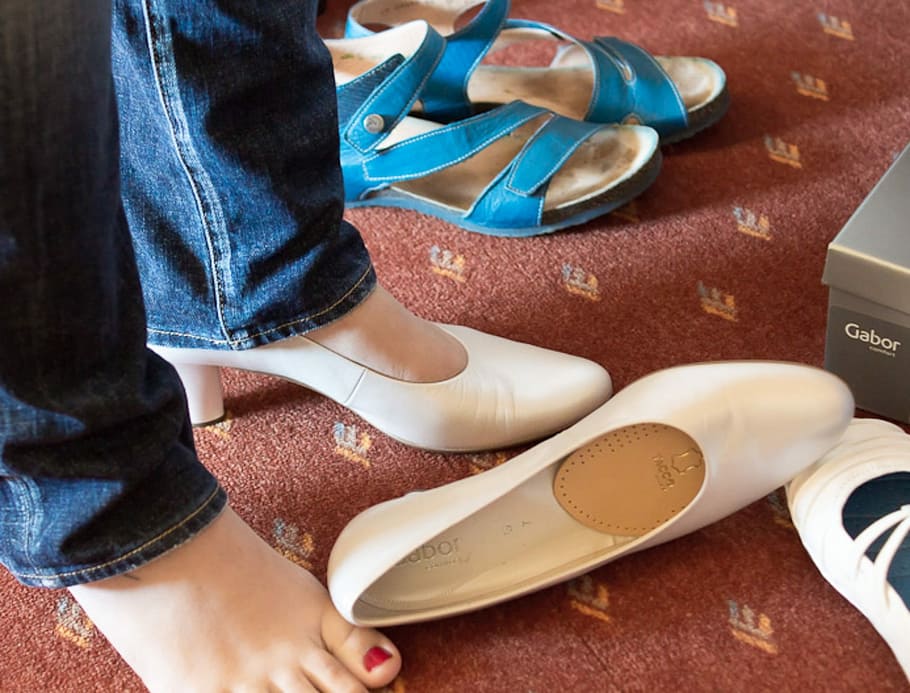 Fitting, Shoe, Upper, White, shoe fitting, foot, human foot HD wallpaper