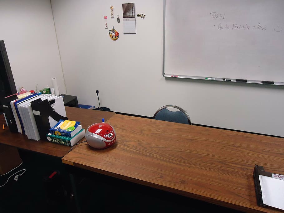 chair, interior, table, school, nobody, desk, empty, whiteboard HD wallpaper