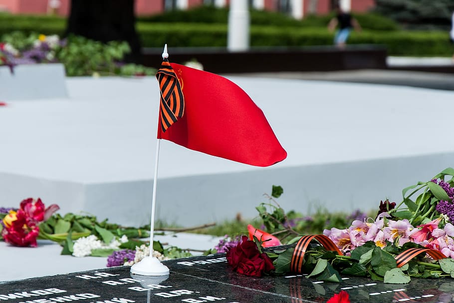 Soviet, Red, Flag, Headstone, Flowers, may 9, victory day, the second world war, HD wallpaper