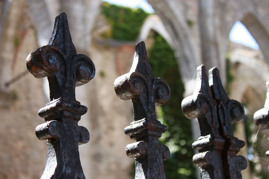 Fence, Ruin, Ivy, Rust, Ports, Vault, no people, day, outdoors HD wallpaper