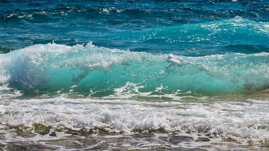 ocean waves under bright sky, foam, spray, sea, blue, beach HD wallpaper