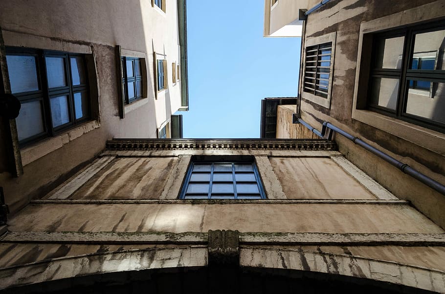 worm's-eye view of concrete buildings, low angle photography of building at daytime HD wallpaper