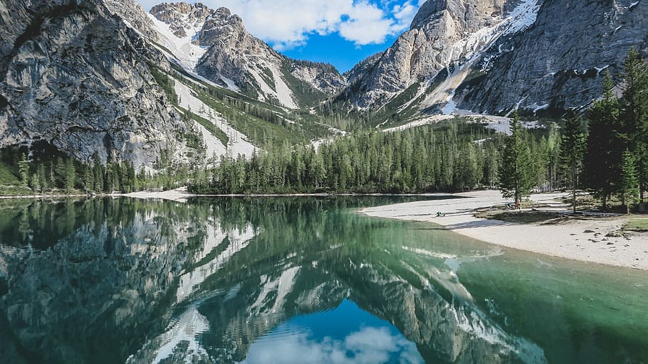 landscape photography of lake and mountain, snow coated mountain reflecting on body of water HD wallpaper