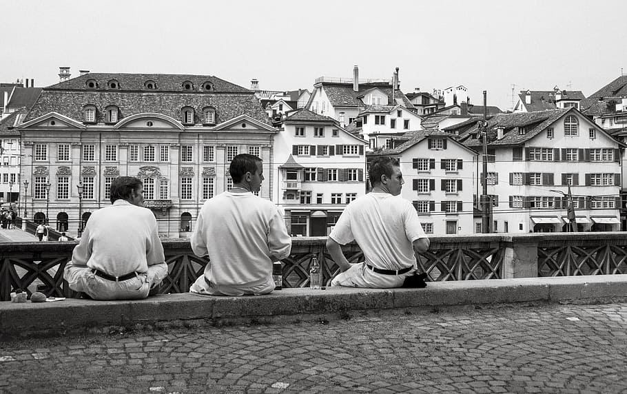 men, sitting, waiting, wall, urban, city, walkway, black and white HD wallpaper