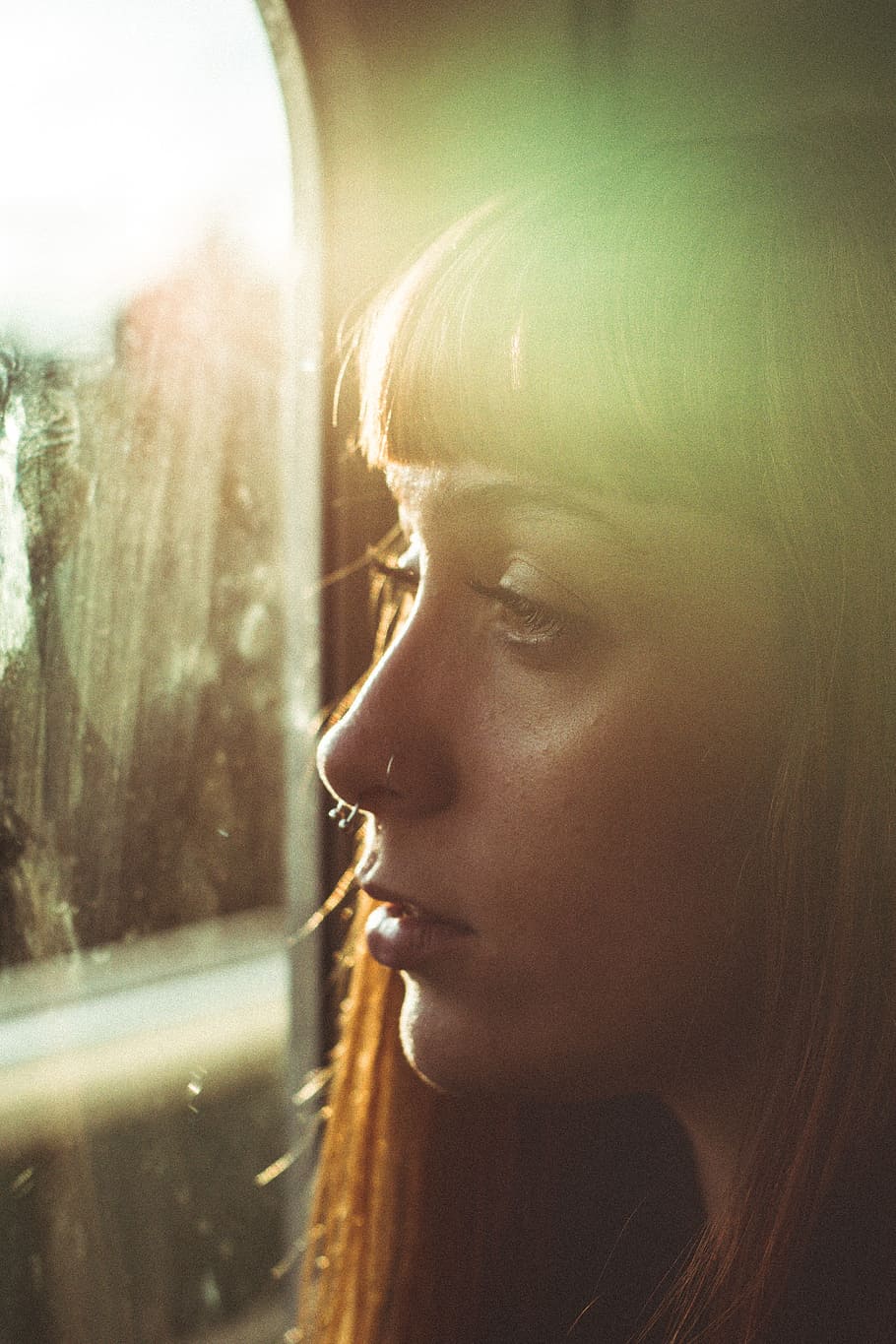 Woman Looking Through a Window, backlit, blur, close-up, daylight HD wallpaper