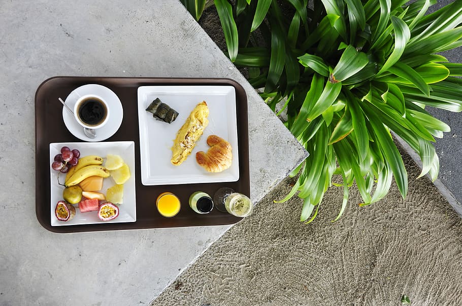 yellow bananas on plate, bread and fruit served on plate and tray with coffee HD wallpaper