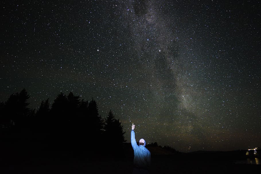 man pointing on stars, person using middle finger under sky full of stars, HD wallpaper