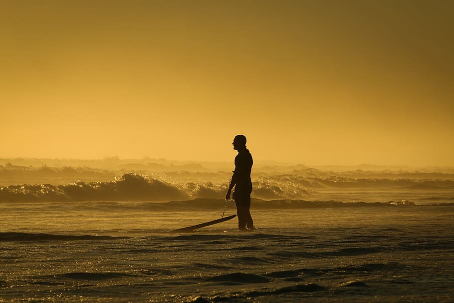 silhouette of man standing on seashore, backlit, beach, dusk HD wallpaper