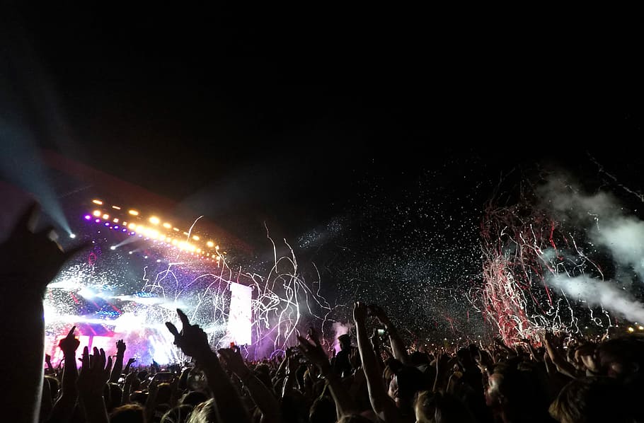 Muse Concert at Reading festival, people gathering at concert during nighttime, HD wallpaper