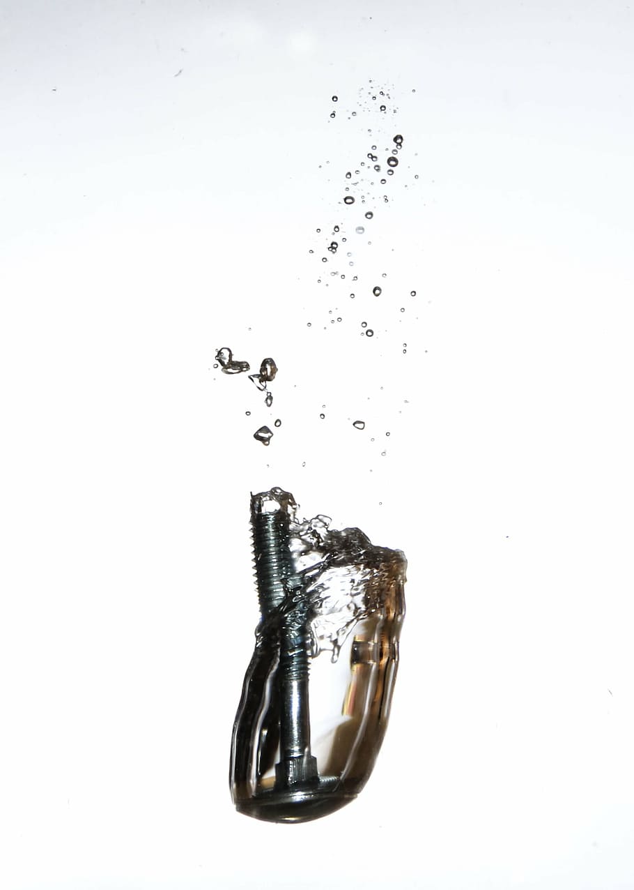screw, water, bubble, immersion, studio shot, white background HD wallpaper