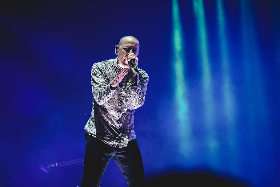 Chester Linkin Park Bennington Singing on Stage, artist, entertainment