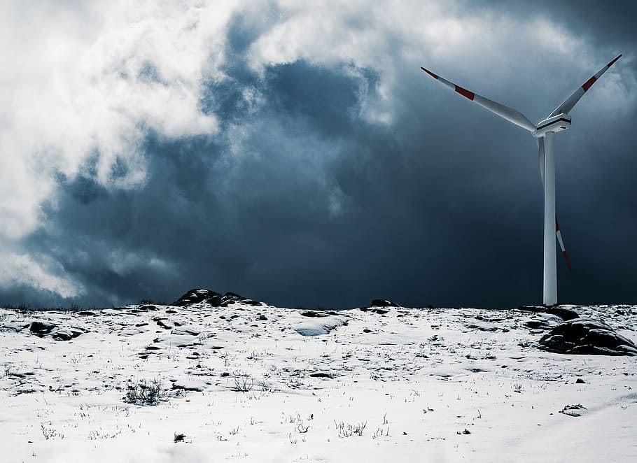 White wind. White Wind Turbine. Обледеневший ветрогенератор. Ледяной ветер ветрогенератор. Bonne Wind белый.