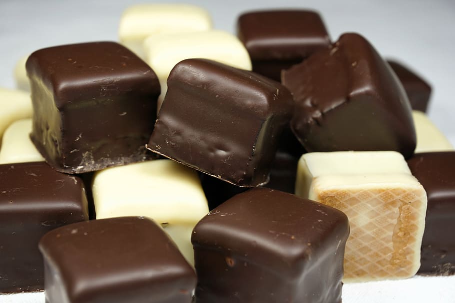 chocolate and vanilla cubes, dominoes, play, eat, domino effect, HD wallpaper