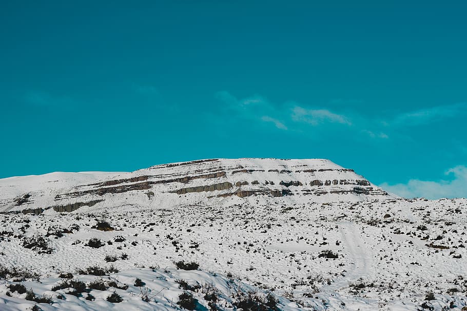 mountain covered with snow under green sky, landscape photography of mountain covered snow HD wallpaper