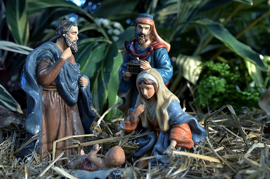 shallow focus photography of nativity scene diorama, manger, jesus