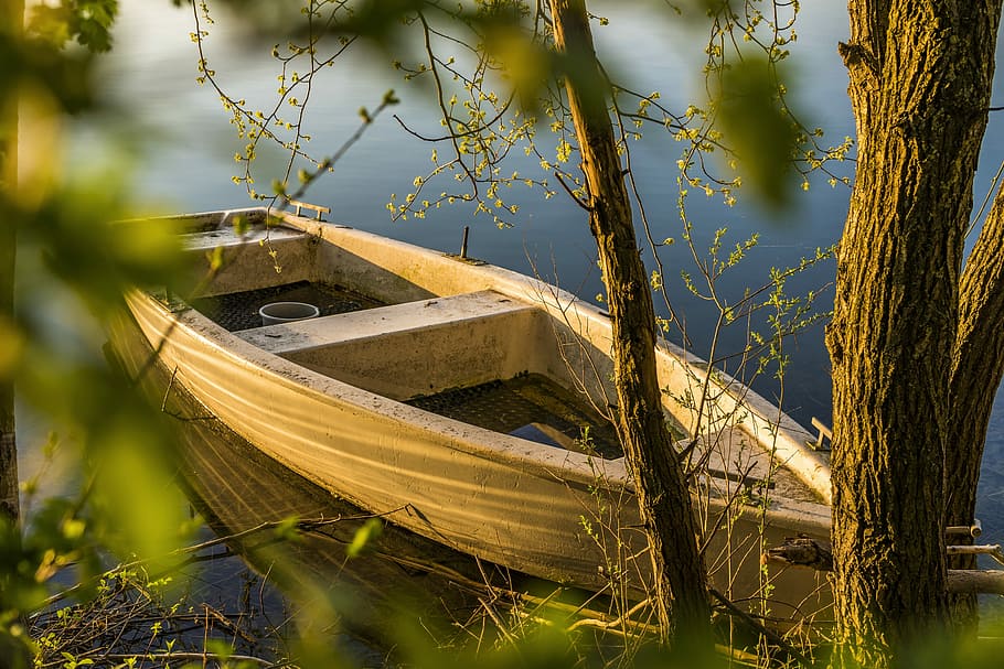 brown wooden boat on body of water, boot, spring, lake, quiet HD wallpaper