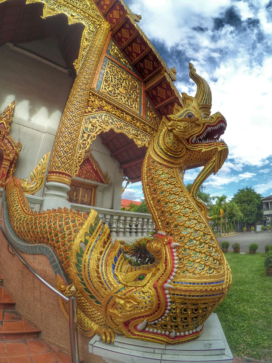 measure-chiang-mai-thailand-serpent-wat-phra-singh.jpg