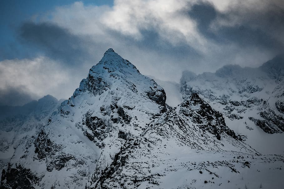 white and black mountain under blue sky, snow covered mountain under blue sky at daytime HD wallpaper