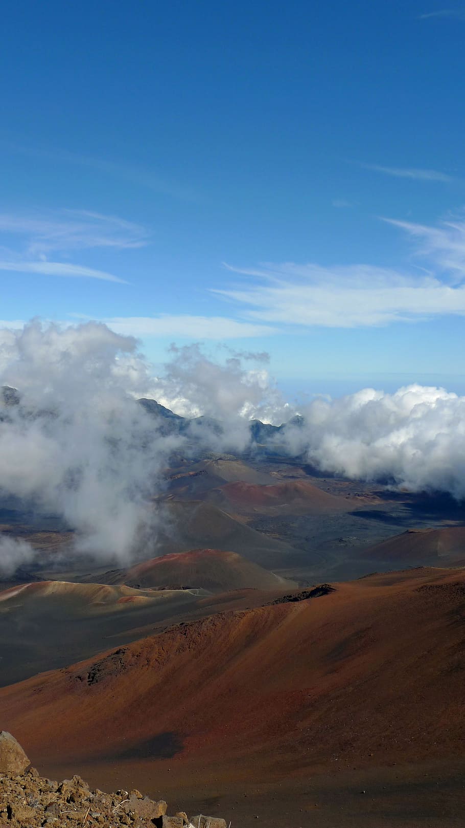 mountains, cloudy, peaks, blue, sky, white, clouds, dramatic HD wallpaper