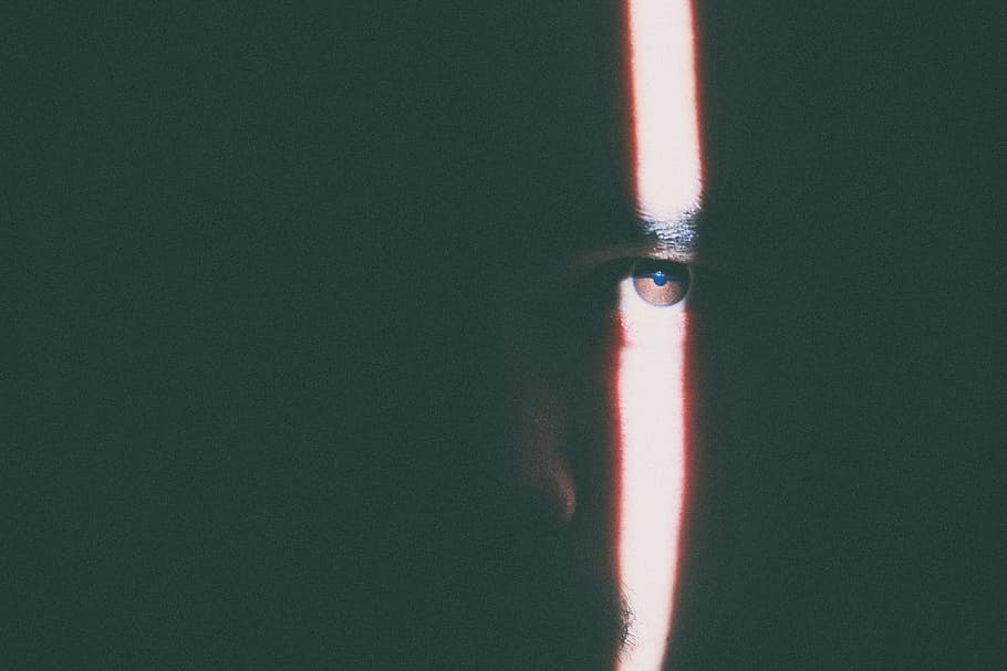 man's eye lighted by the sunlight, men's left eye, glimmer, face HD wallpaper