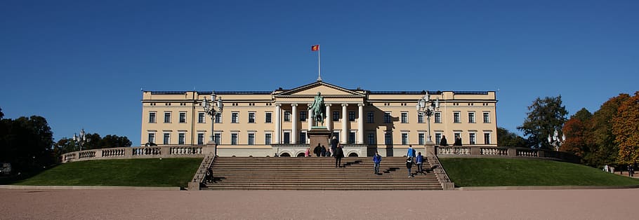 people standing in front of capitol, norway, oslo, royal, castle, HD wallpaper