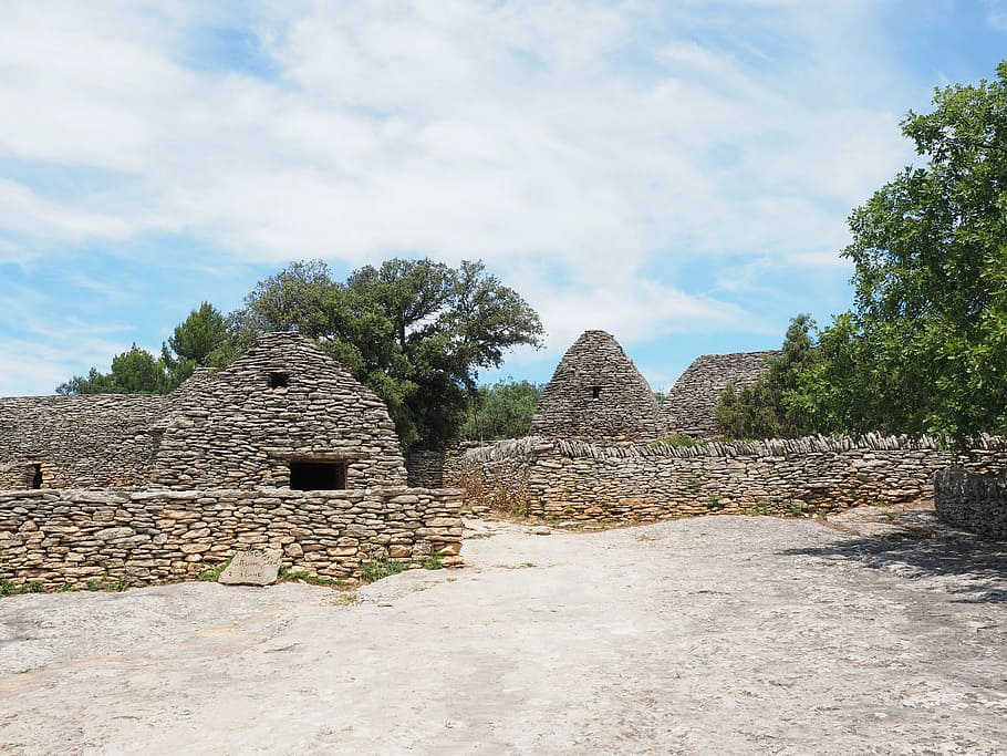 bories, mounting position, dry stone masonry, village des bories