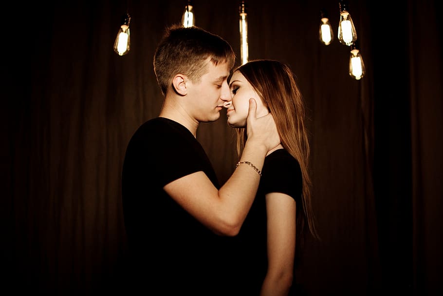 man kissing the woman, love, lavstori, guy, girl, joy, mercy, HD wallpaper