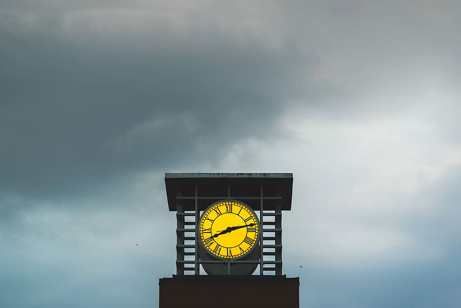 black and gold analog clock building, analog clock displaying 8:13 HD wallpaper
