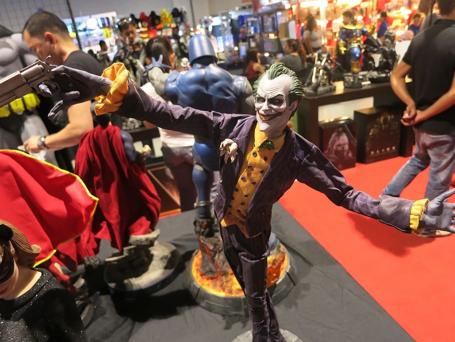 joker, comics, statue, clown, villain, evil, convention, figurine HD wallpaper