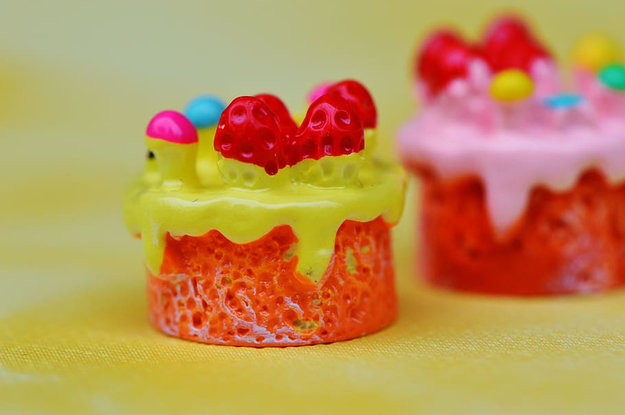 cupcake, miniature, ceramic, funny, decoration, fragile, dessert HD wallpaper