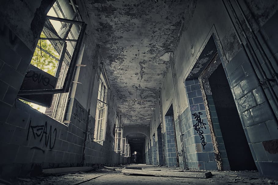 structural photo of abandoned building, low-angle, urban, urbex
