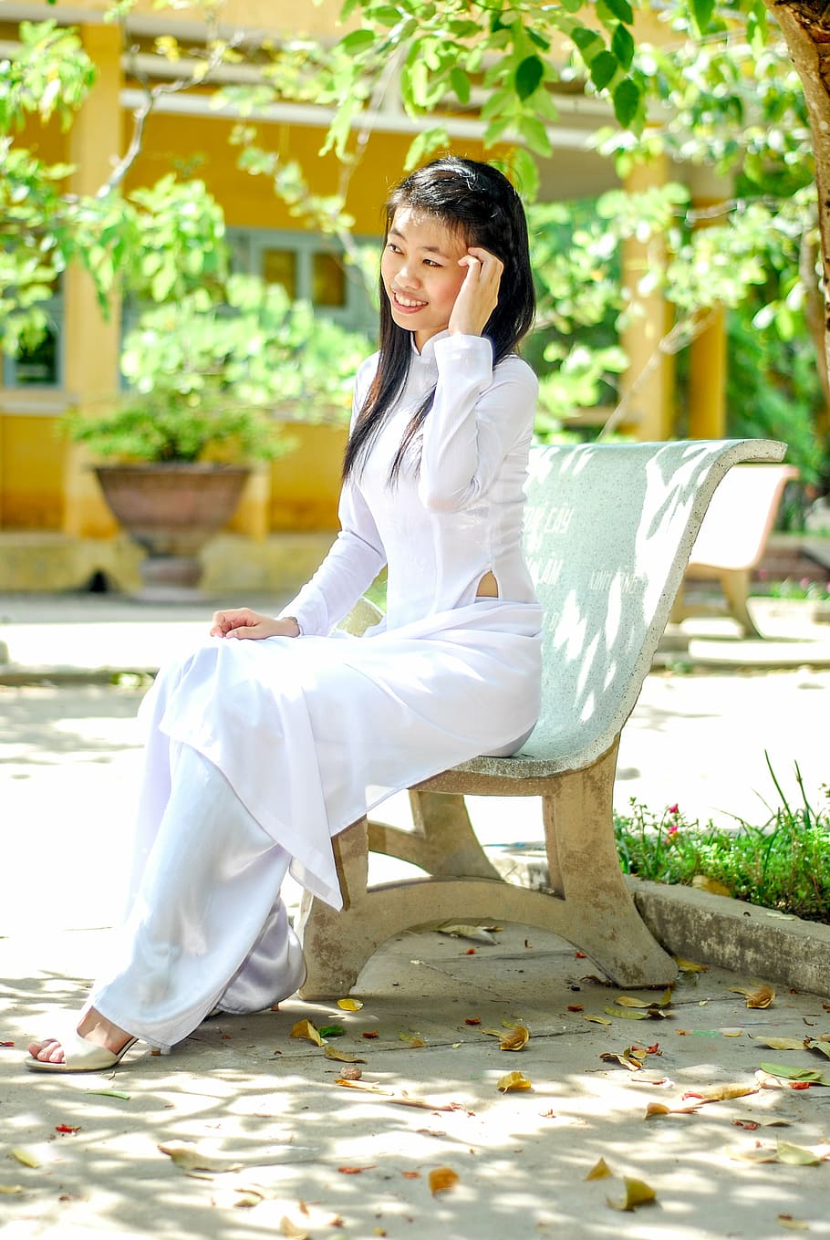 tunic, white, schools, students, girls, school grounds, alone HD wallpaper