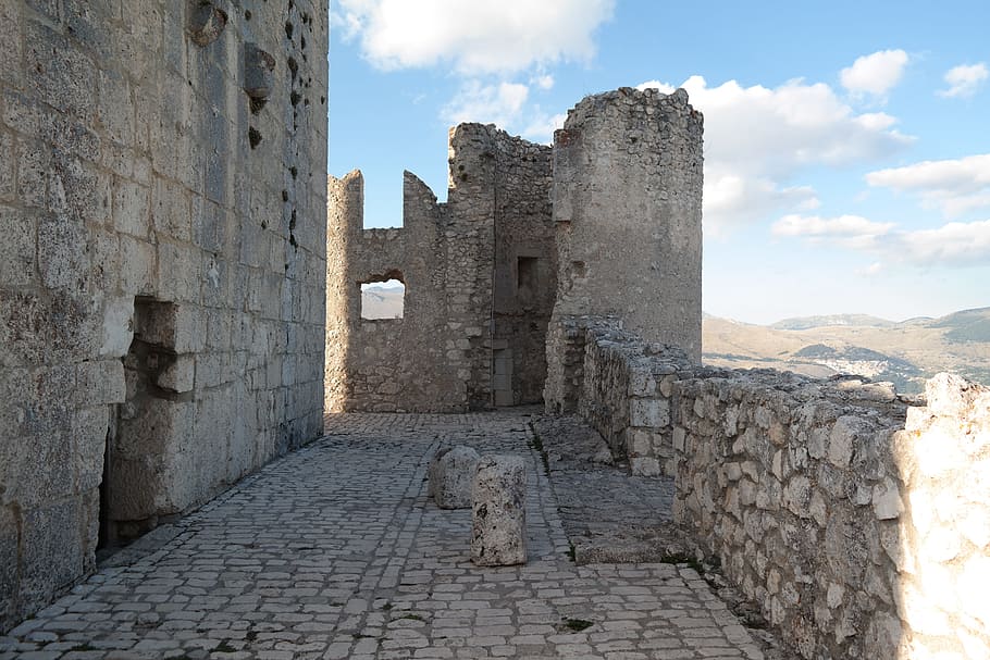 Rocca Calascio, Castle, Walls, Abruzzo, history, architecture